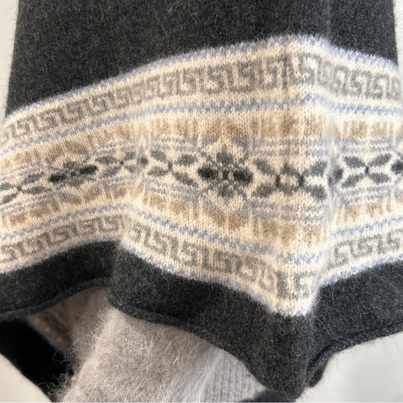 Orkney Isles Geelong Lambswool Poncho - Picture 8 of 10